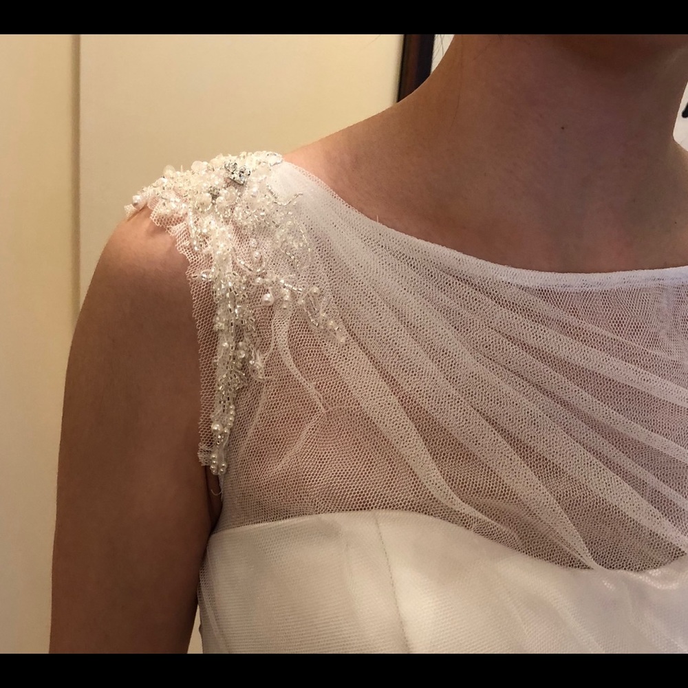 White wedding dress + veil - Picture 5 of 8